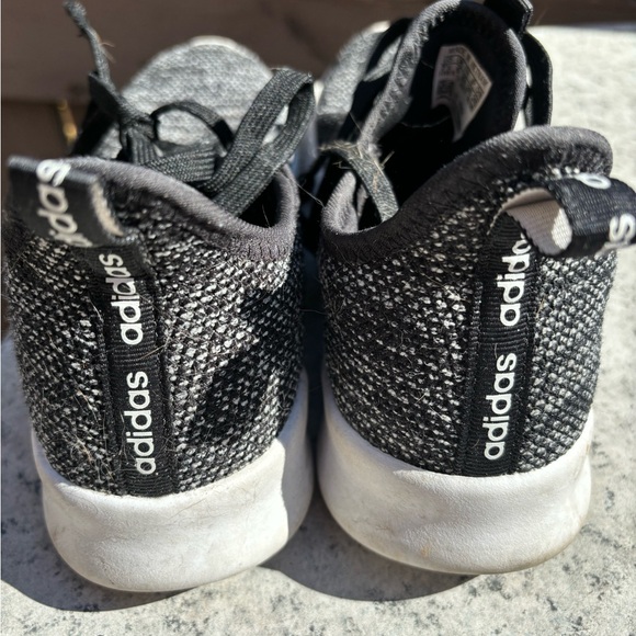 Adidas tennis shoes Sz 7 1/2 - Picture 2 of 7